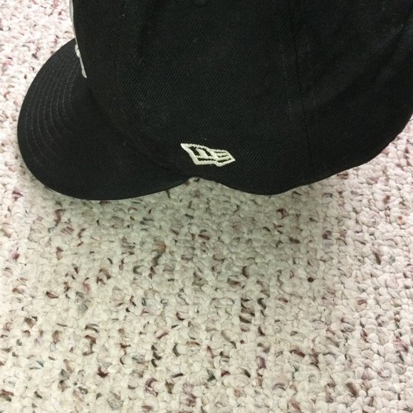 MLB  NEW ERA-GENUINE MERCHANDISE Chicago White Sox Fitted Hat/Cap MED-LARGE - Picture 6 of 6